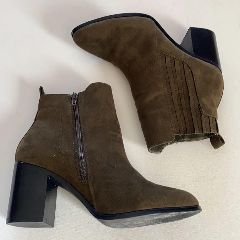 MIA‎ Blocked high-heel hunter green boots, Size 9